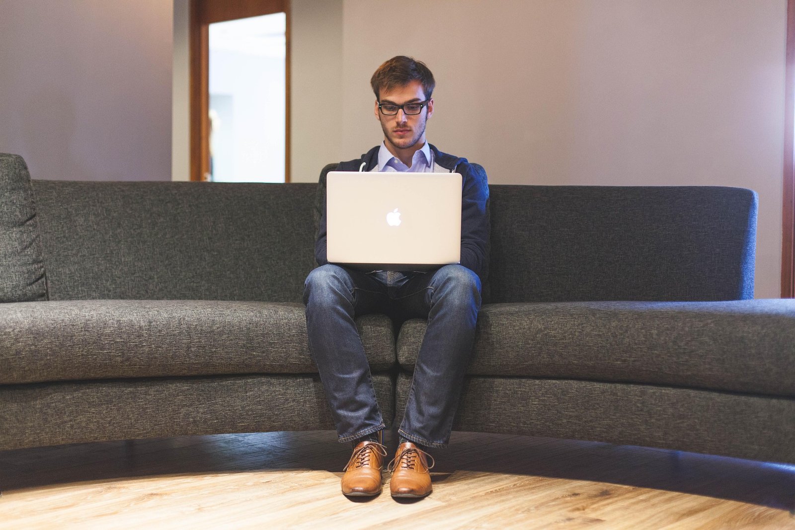 About startupstockphotos man 593372 1920